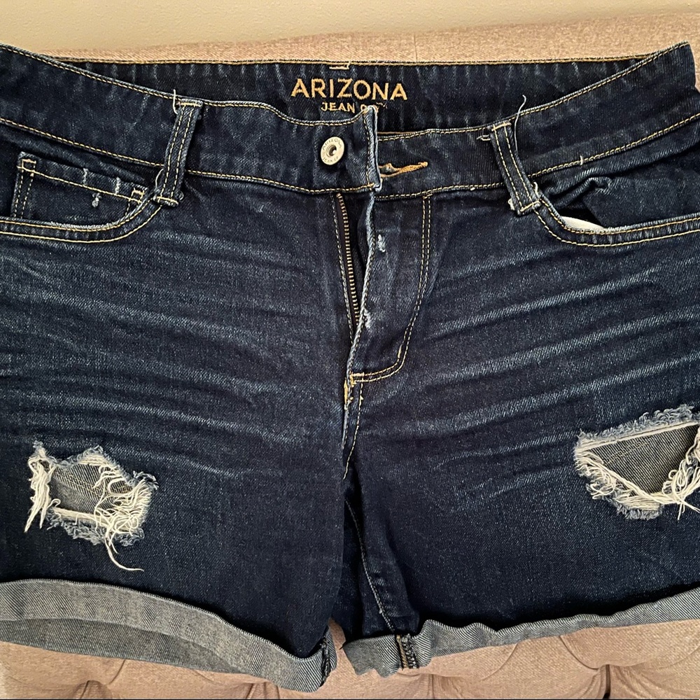 Arizona brand, ripped, zip front, cuffed hem denim shorts size 9